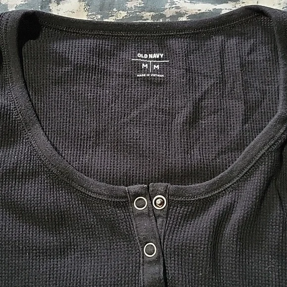 Old navy waffle shirt - Picture 3 of 4